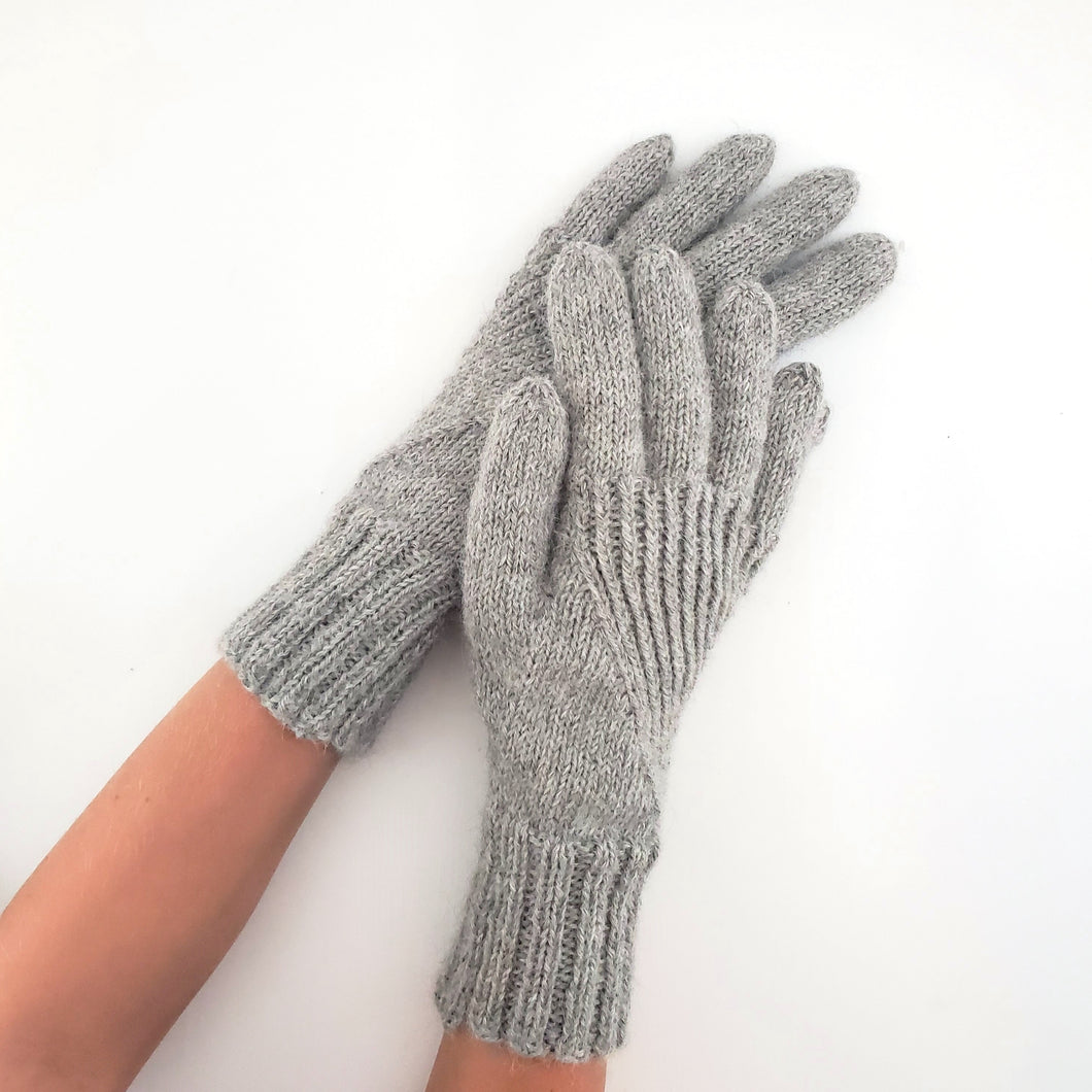 Handschuhe aus Alpaka-Wolle in grau von Enzlgood Alpakas aus Österreich