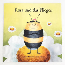 Lade das Bild in den Galerie-Viewer, Kinderbuch Rosa und das Fliegen Titelseite von Nadine Markovic aus Österreich

