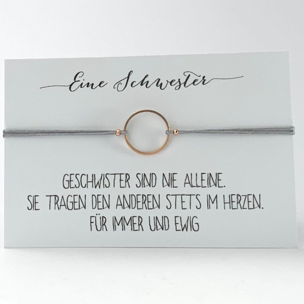 Graues Armband mit Kreis in Rosé mit Karte Schwester hergestellt von Schatzl Schatzkisterl aus Österreich